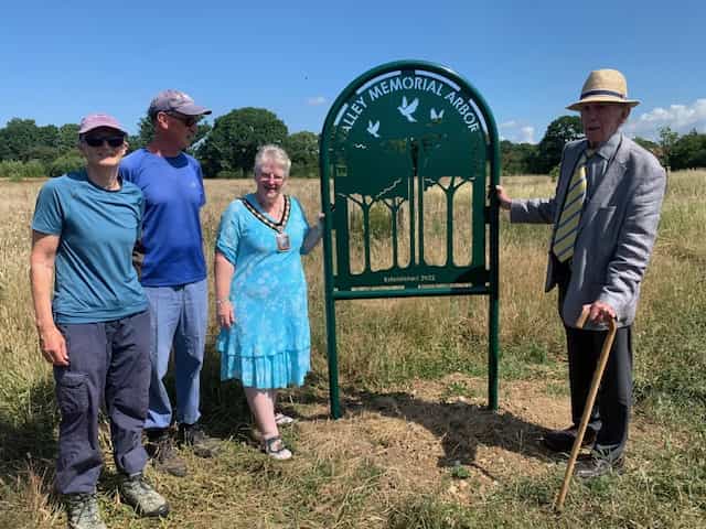 The Mayor and Friends of Hampshire Meadows